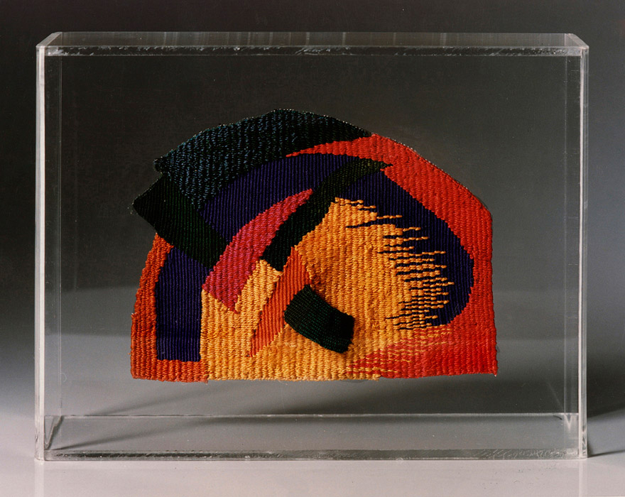 La búsqueda. Técnica personal. Seda. 17x10x4cm. Año 1997