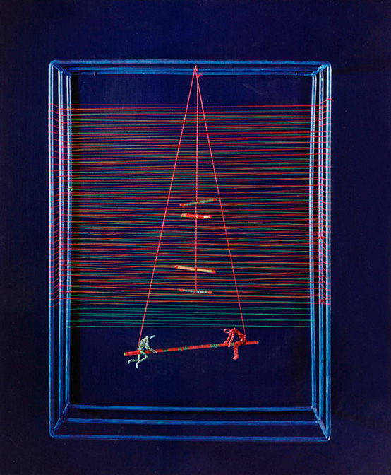 Sube o baja. Madera-nylon. Serie Equilibrio y movimiento. 40x50x12 cm. Año 1003