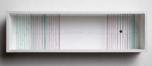 Sin título. Hilos-Cuentas y madera. 30x55x4 cm. Año 2010